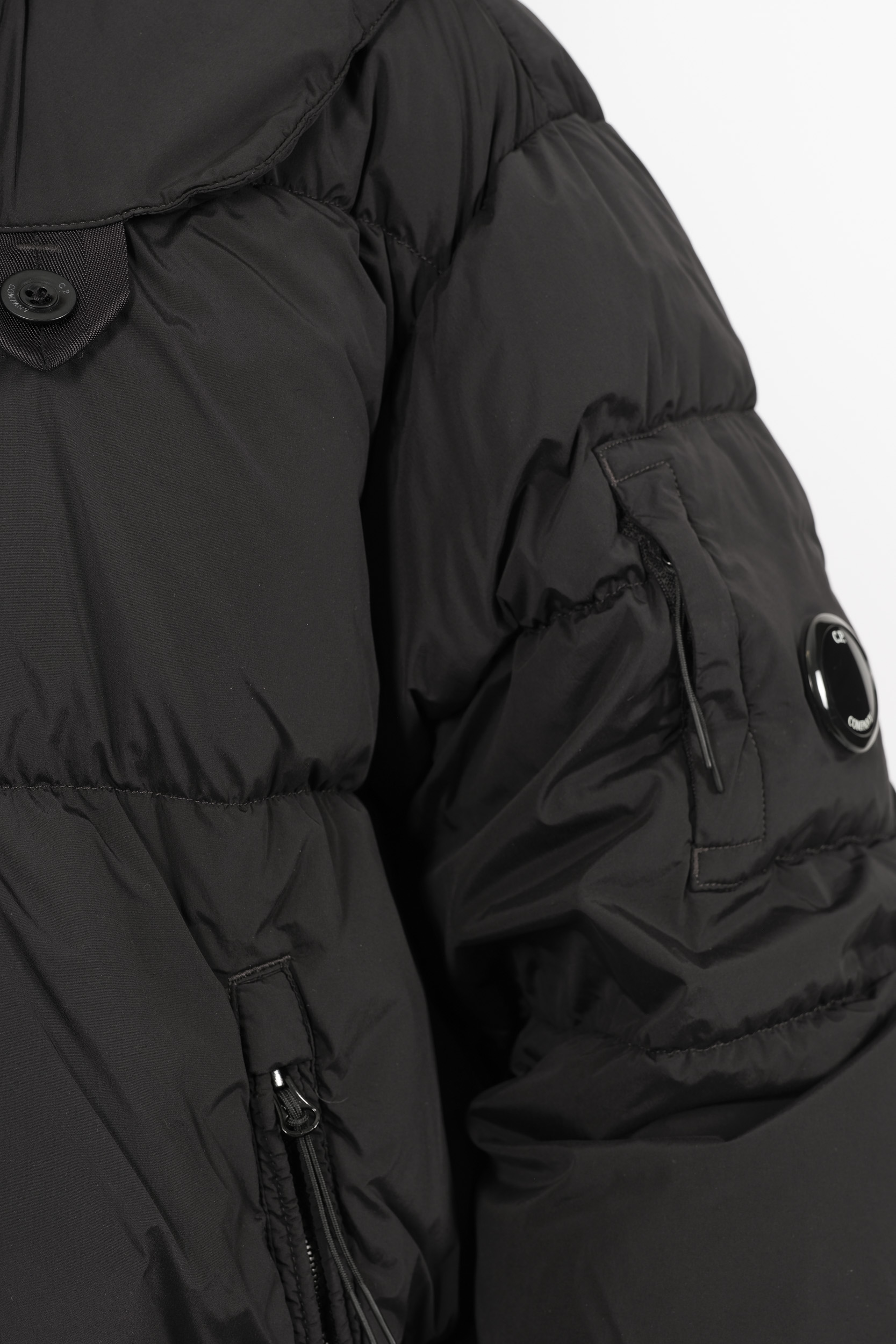 VESTE C.P COMPANY EN DUVET AVEC CAPUCHE BOUTONNEE EN NYCRA-R W202A-999