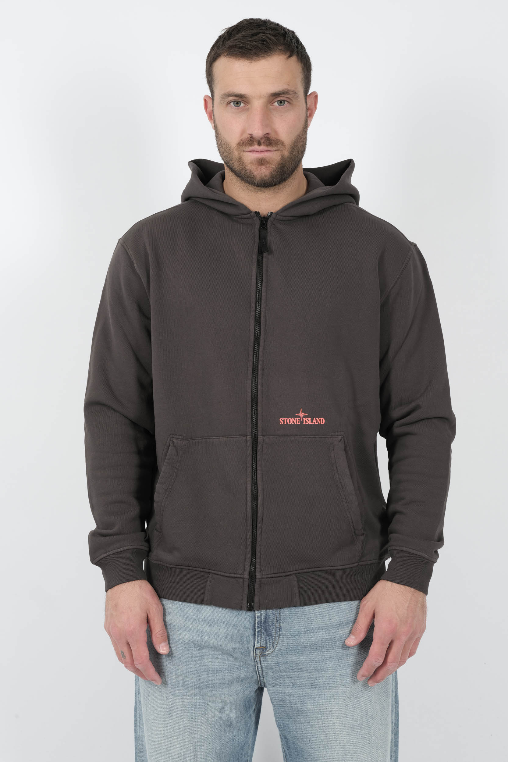 SWEAT STONE ISLAND ZIPPE A CAPUCHE AVEC LOGO GRIS S156138S90-V0065