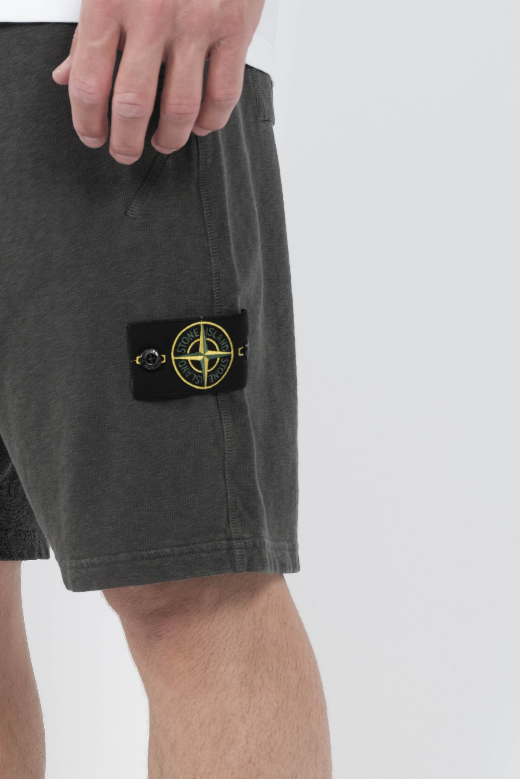 SHORT STONE ISLAND EN COTON GRIS S156209S60-V0165