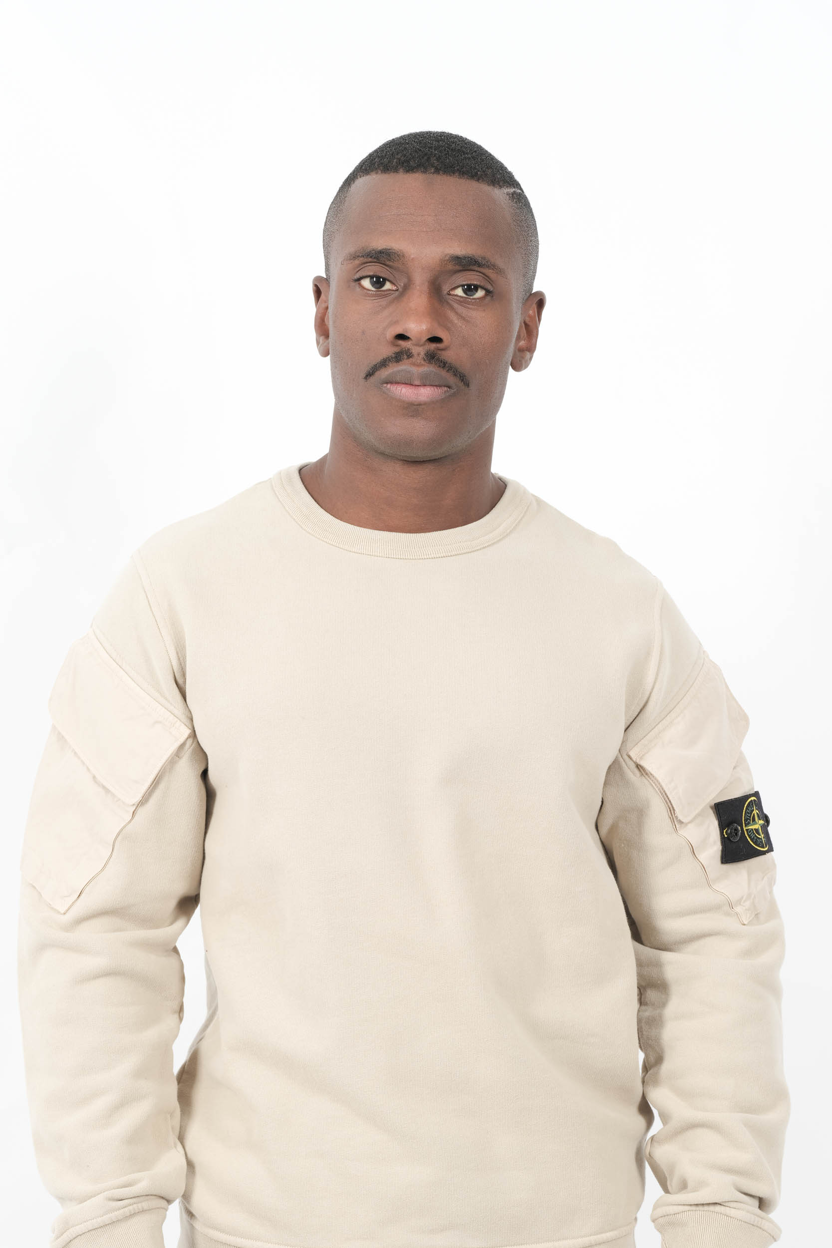 SWEAT STONE ISLAND BEIGE AVEC POCHES SUR LES MANCHES 6100008-V009A