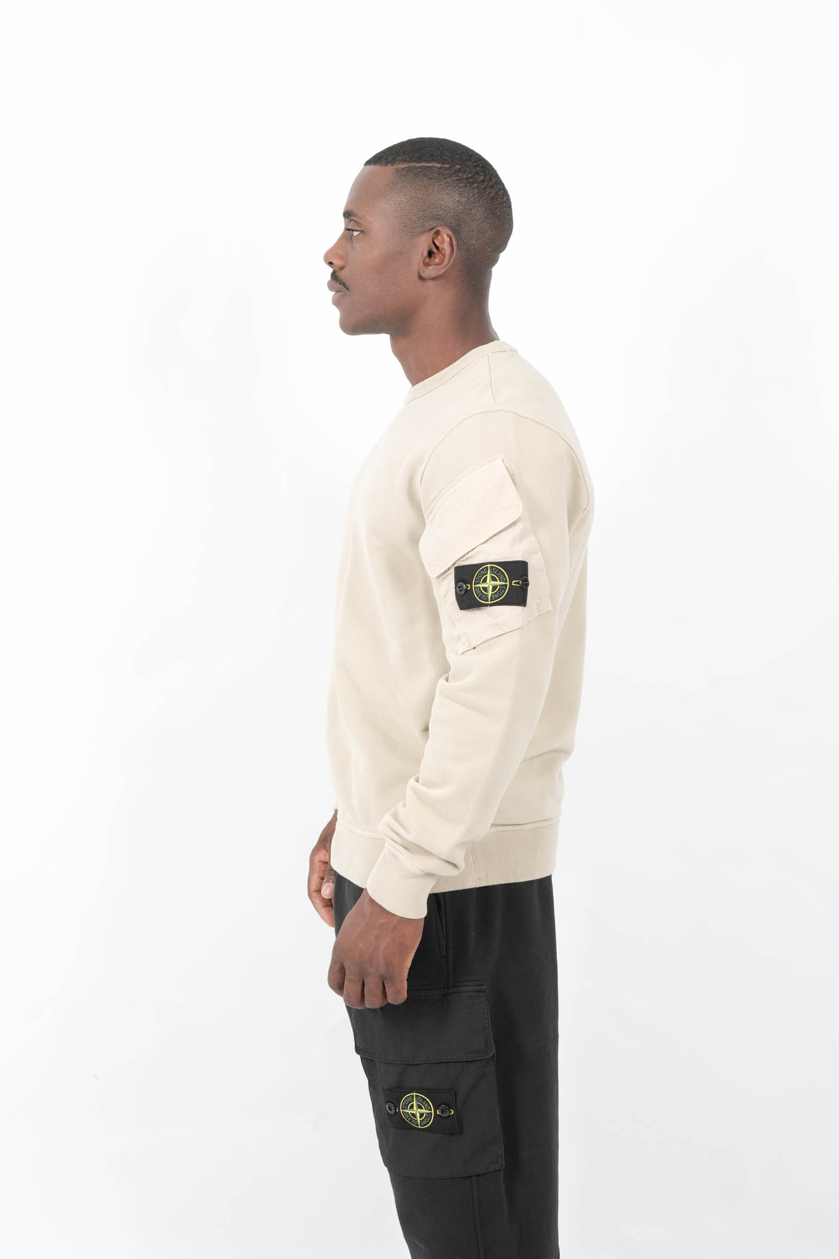SWEAT STONE ISLAND BEIGE AVEC POCHES SUR LES MANCHES 6100008-V009A