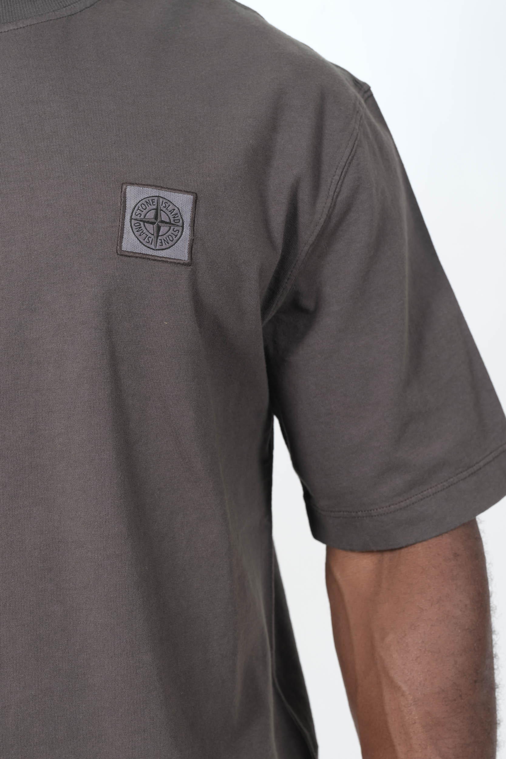  Image du produit TEE-SHIRT STONE ISLAND OVERSIZE GRIS PLOMB 2100025-V0062 - 3