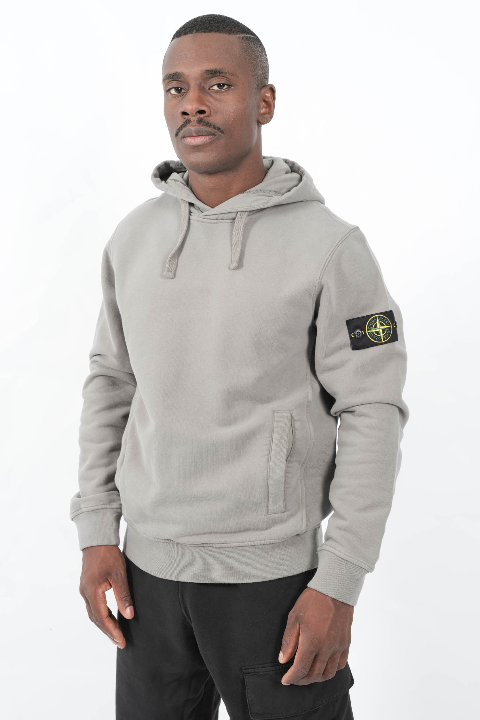  Image du produit SWEAT STONE ISLAND A CAPUCHE GRIS PERLE 6100029-V006B - 2