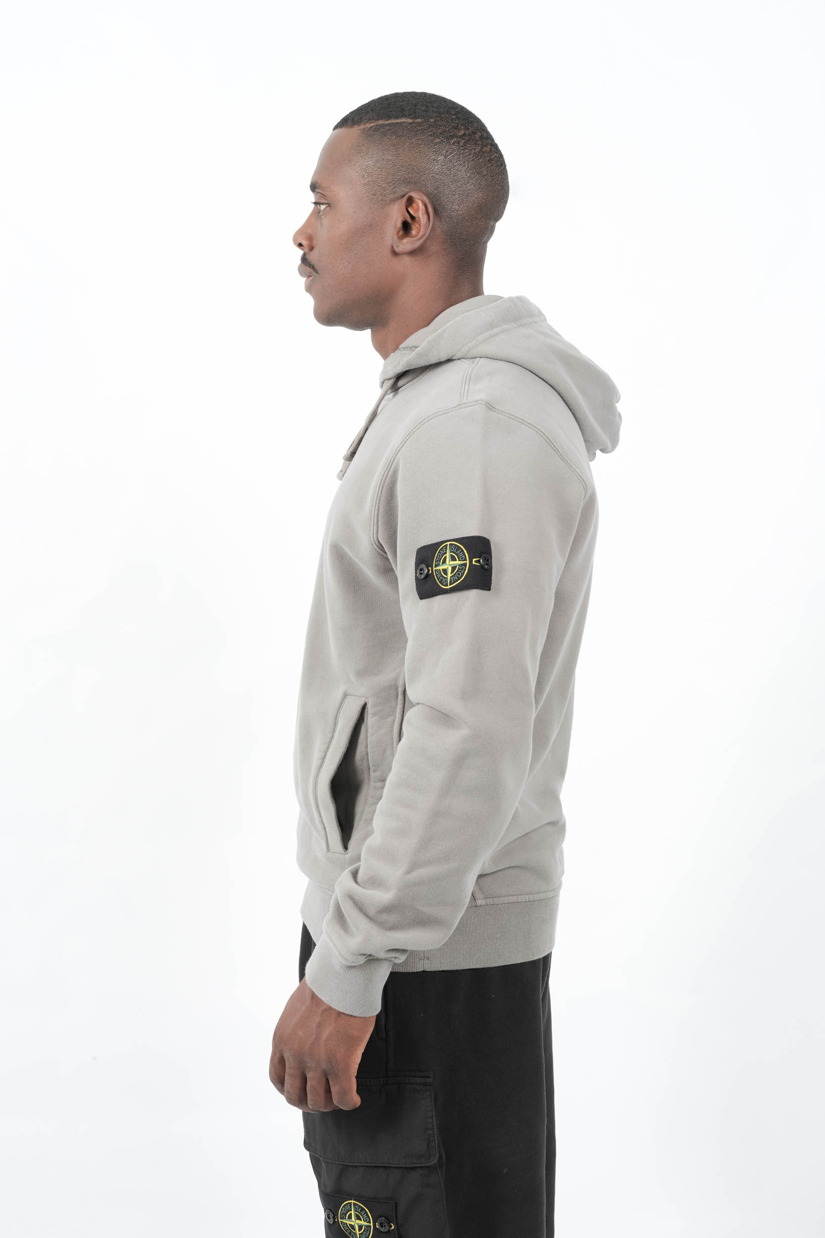  Image du produit SWEAT STONE ISLAND A CAPUCHE GRIS PERLE 6100029-V006B - 4