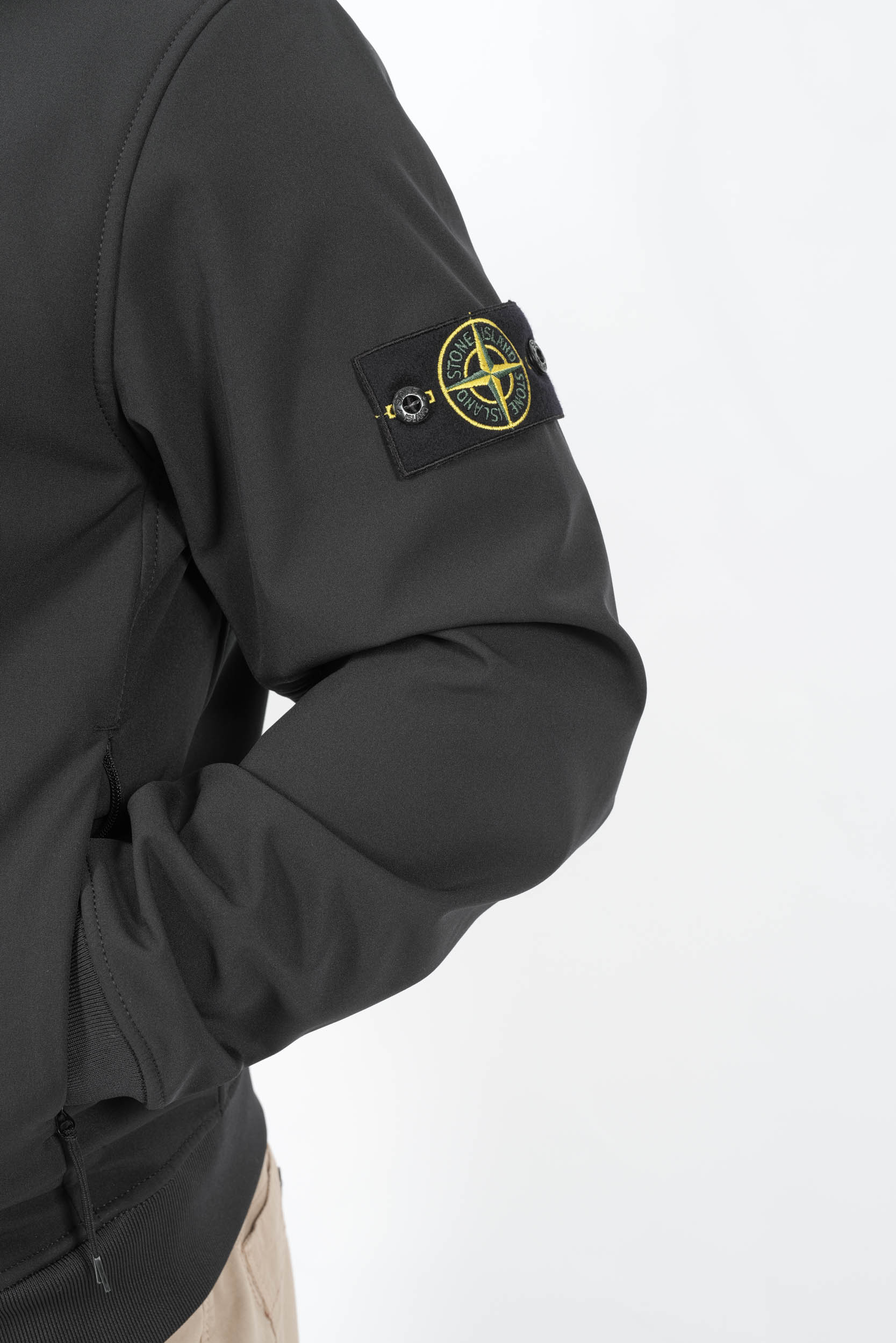  Image du produit BLOUSON STONE ISLAND EN SOFT SHELL-R NOIR Q100004-V0029 - 3