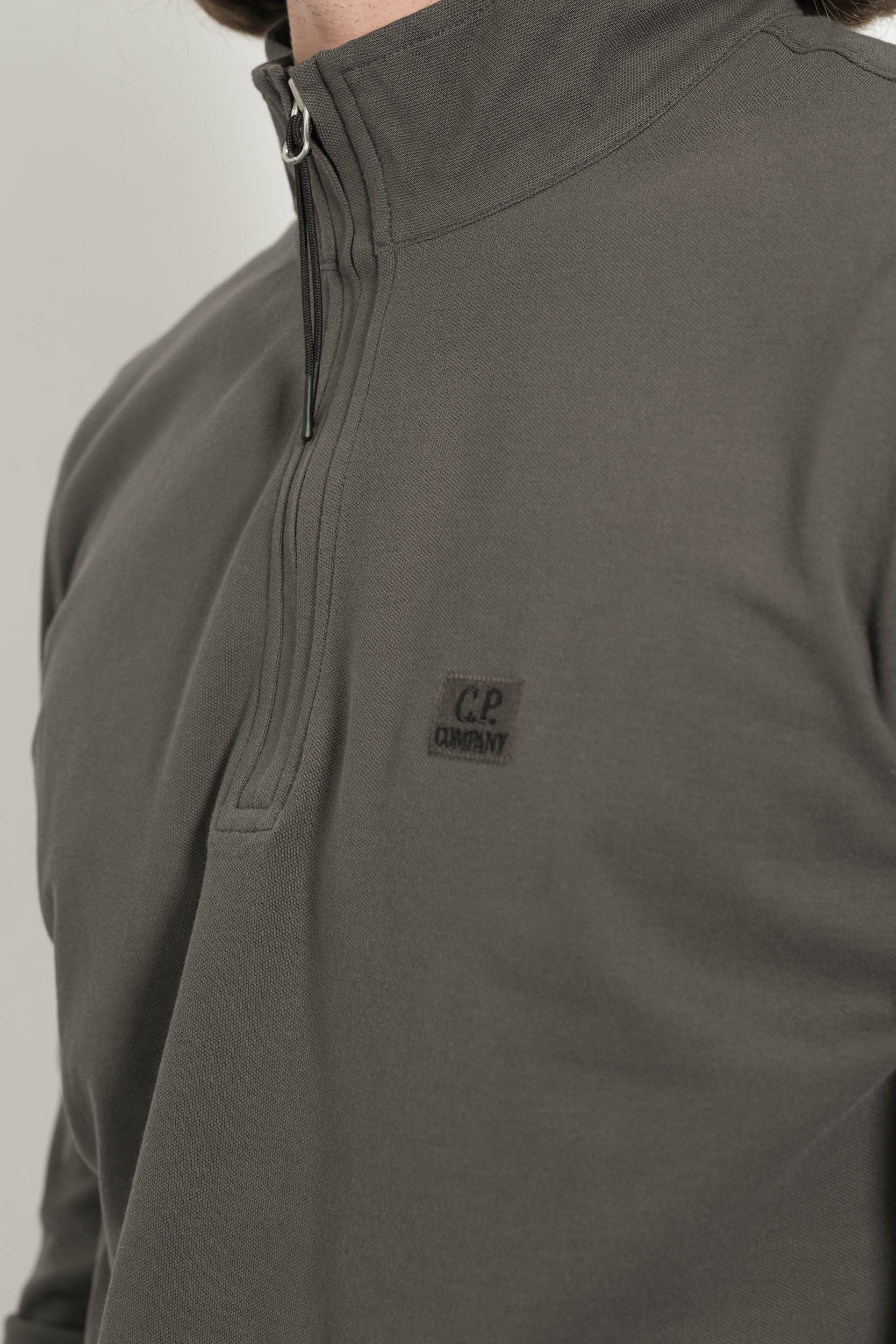  Image du produit POLO A MANCHES LONGUES CP COMPANY GRIS PLOMB L144A-978 - 3