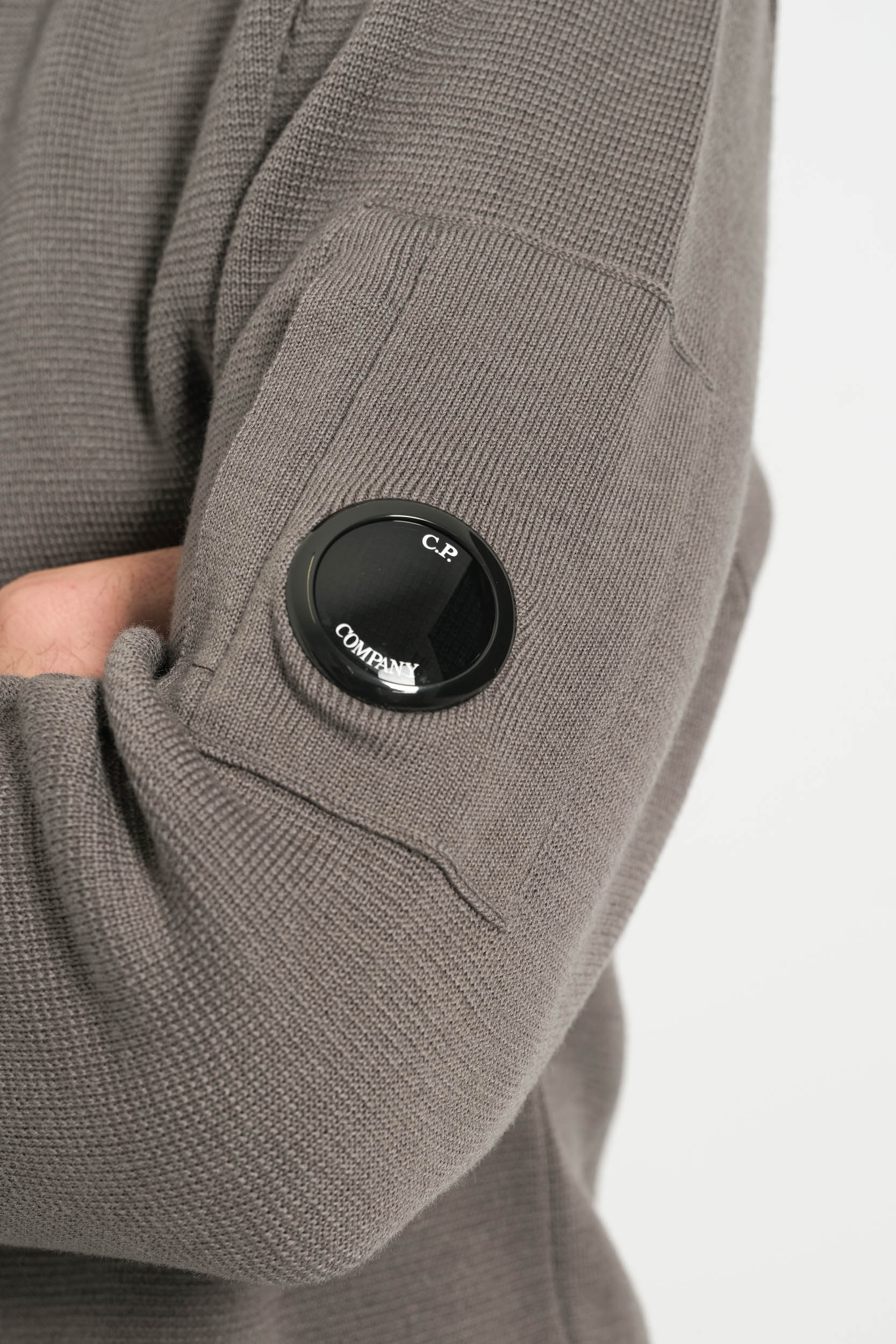  Image du produit PULL ZIPE CP COMPANY GRIS N202A-921 - 3