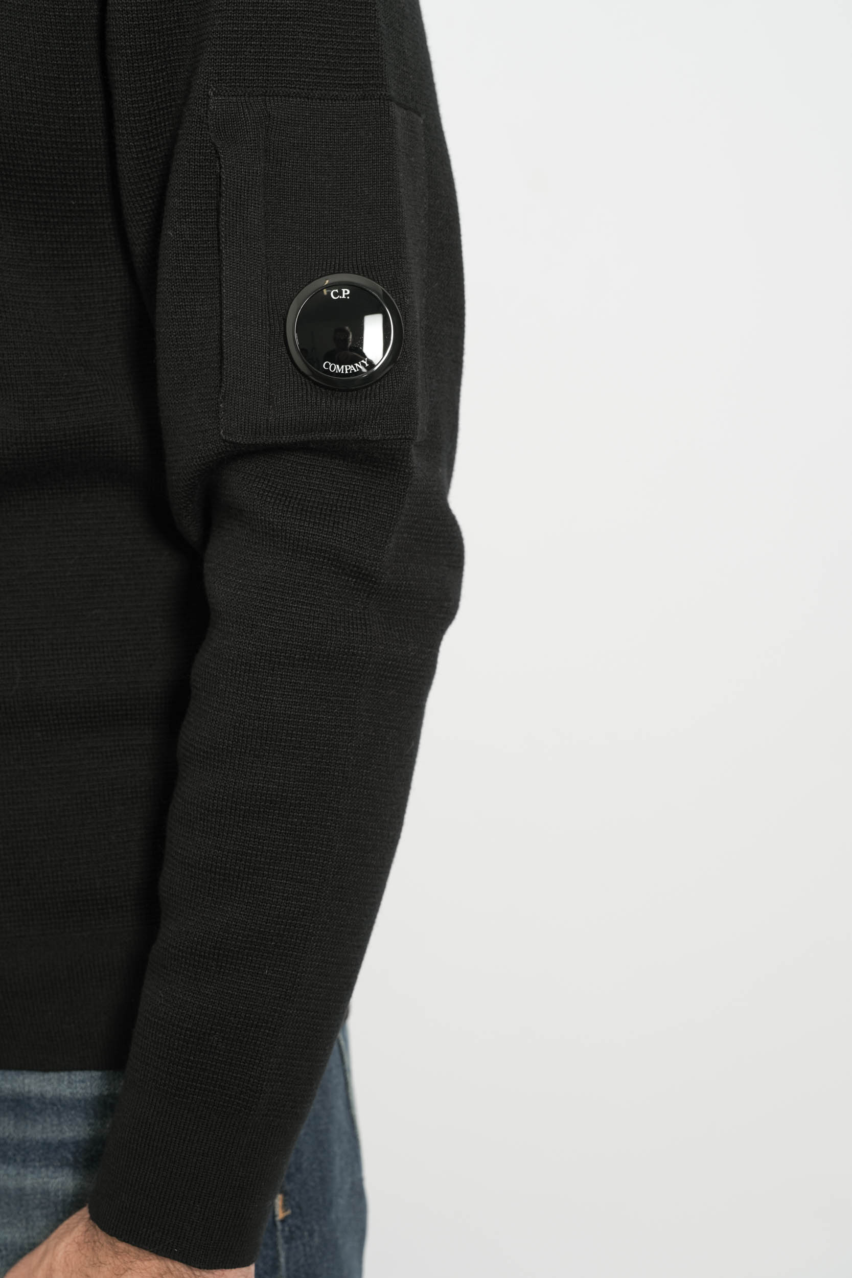 PULL ZIPE CP COMPANY NOIR N202A-999