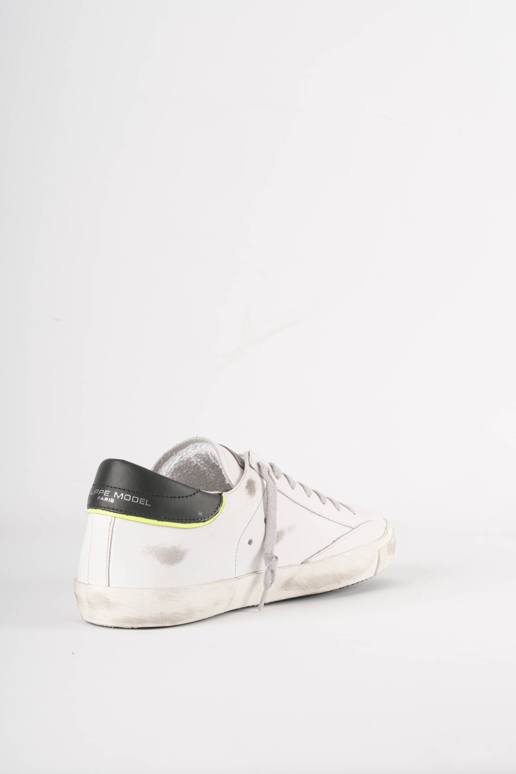  Image du produit PHILIPPE MODEL PARIS BASKET BASSE NOIR ET BLANC LISERET JAUNE FLUO PRLU-VV09 - 5
