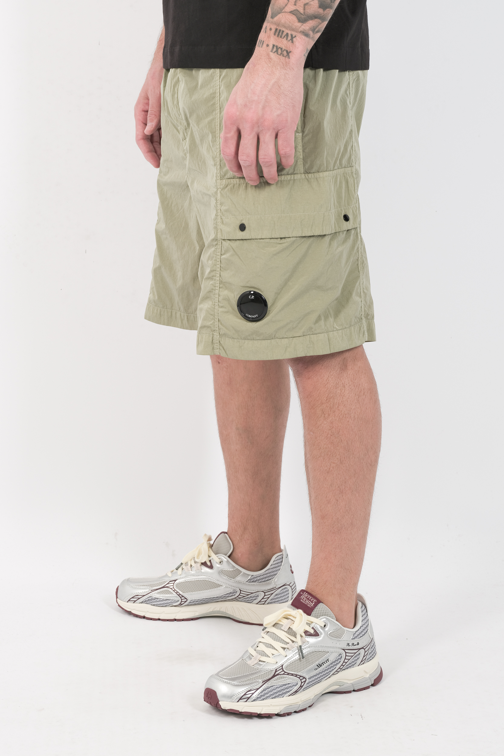 SHORT CP COMPANY EN NYLON METAL VERT AMANDE E031A-610