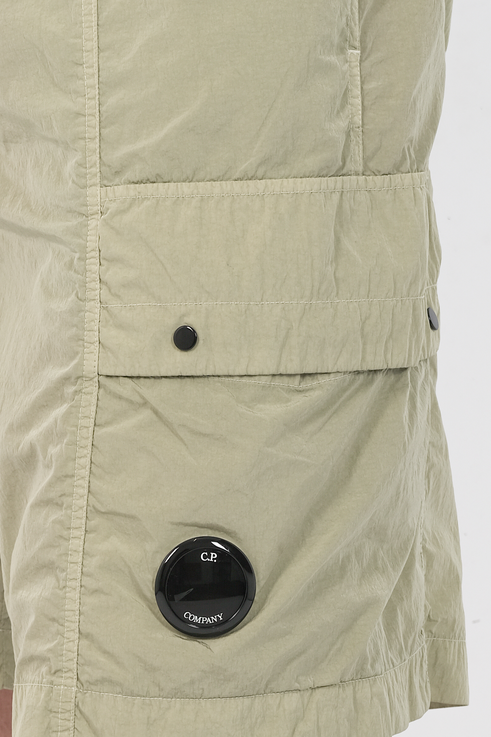 SHORT CP COMPANY EN NYLON METAL VERT AMANDE E031A-610