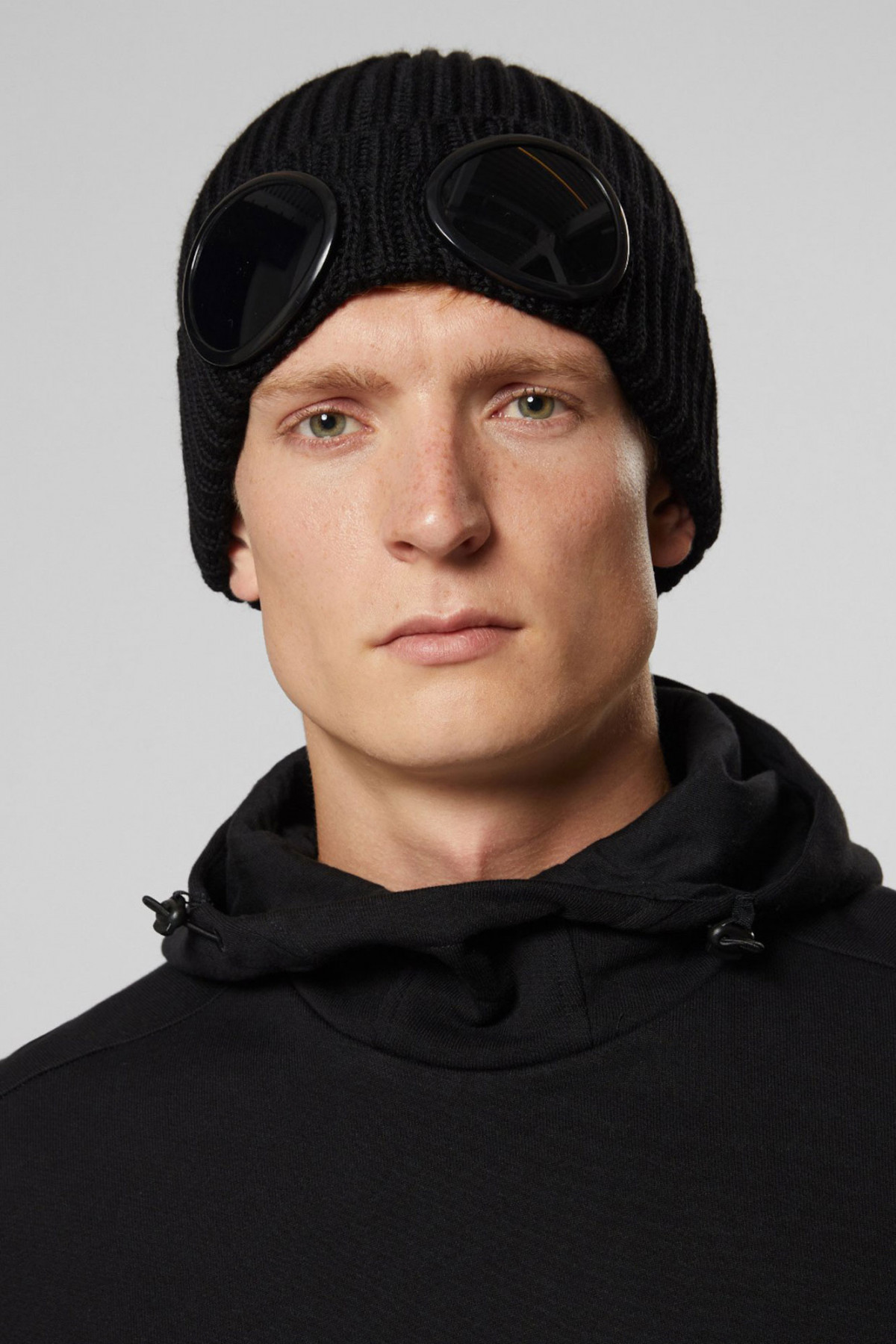 Bonnet cp company hot sale noir