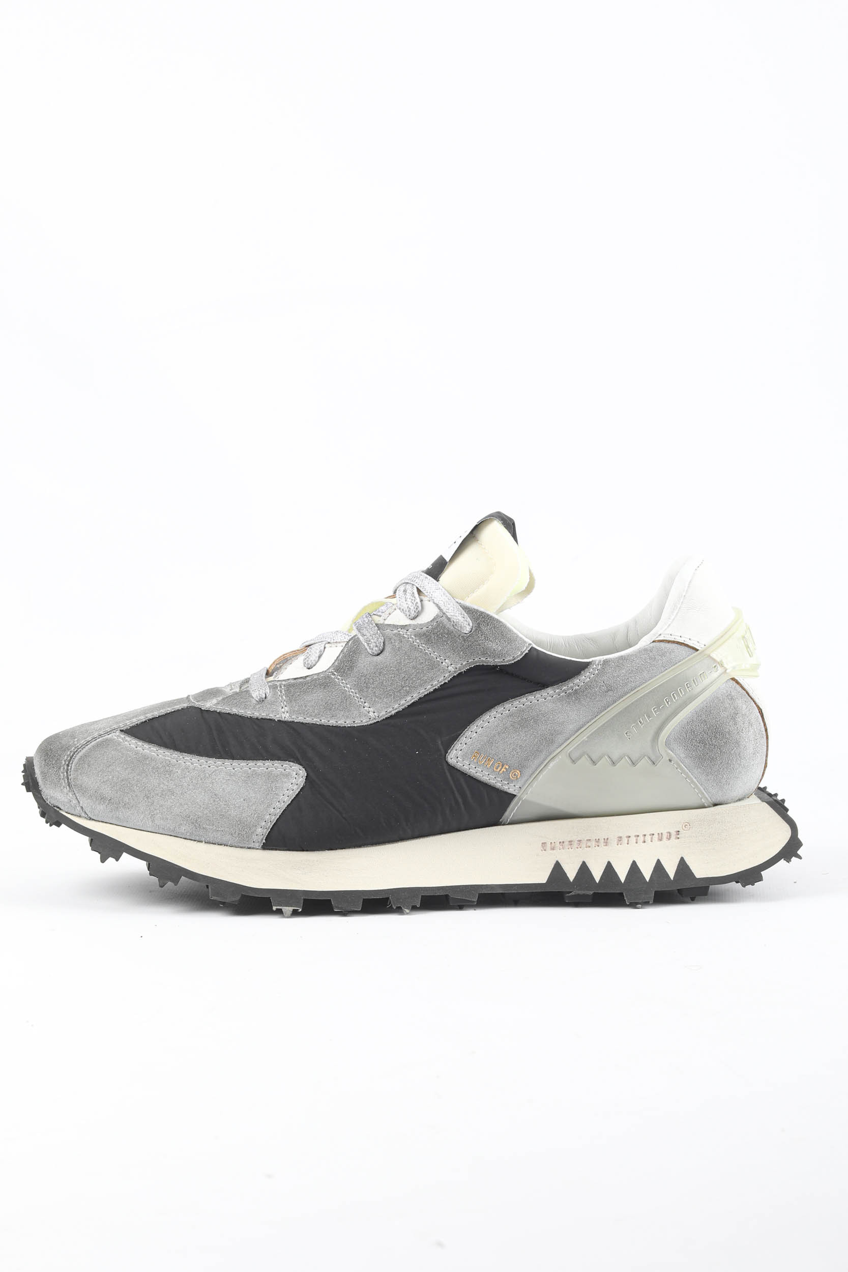 BASKETS RUN OF GRISES/NOIR 40039CARBONIFERA