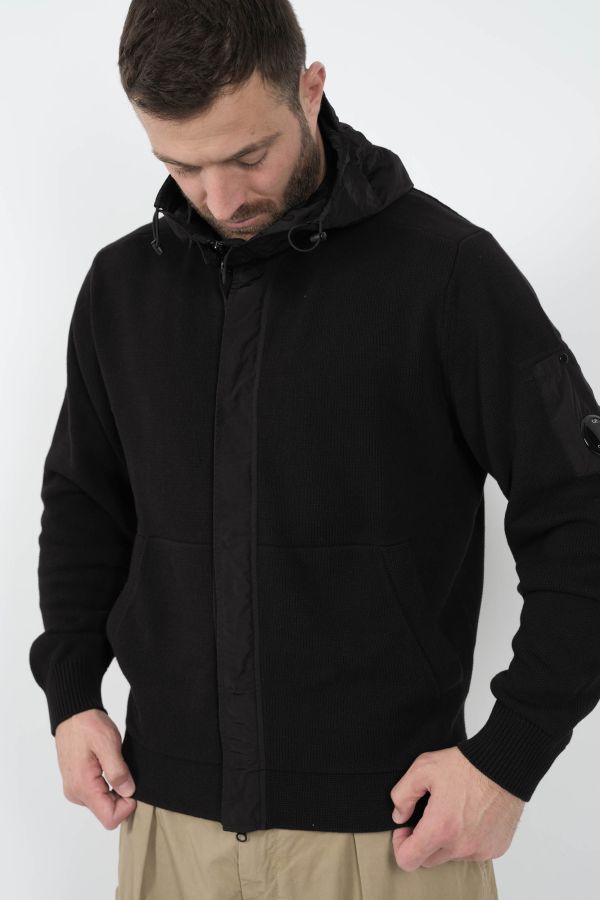 Produit GILET C.P COMPANY ZIPPE A CAPUCHE NOIR N027A-999