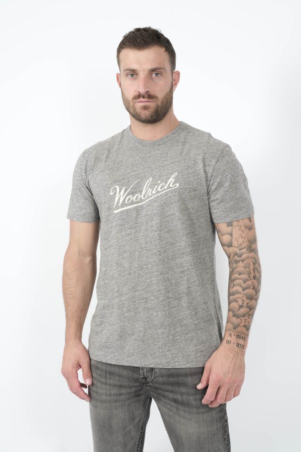 Produit TEE-SHIRT WOOLRICH AVEC IMPRIME GRIS E01503957-190