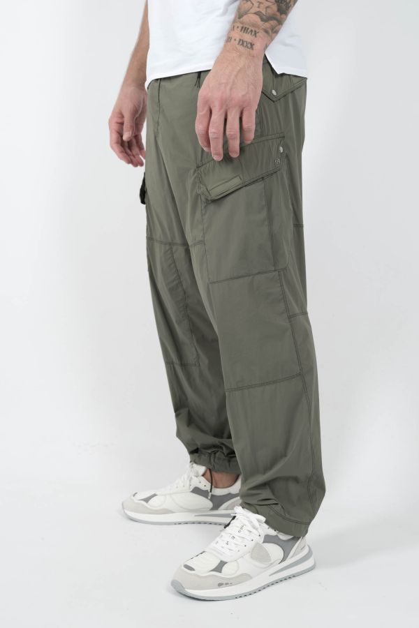 Produit PANTALON STONE ISLAND STELLINA NYLON VERT S15B1119SG2-V0059