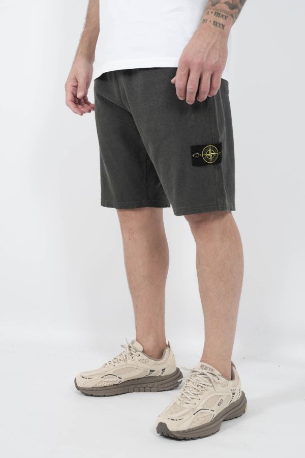 Produit SHORT STONE ISLAND EN COTON GRIS S156209S60-V0165